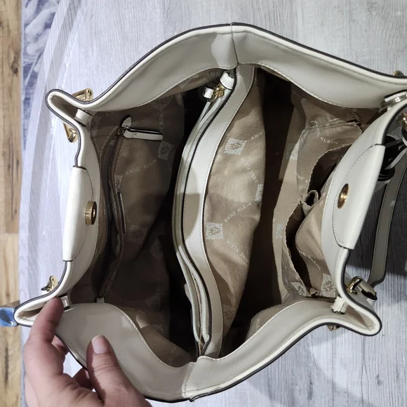 Anne Klein Elegant Cream Tote Bag - Picture 3 of 8